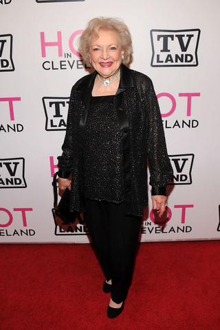 Illustration for article titled Hot in Cleveland's Red Carpet Was Nowhere Near Cleveland
